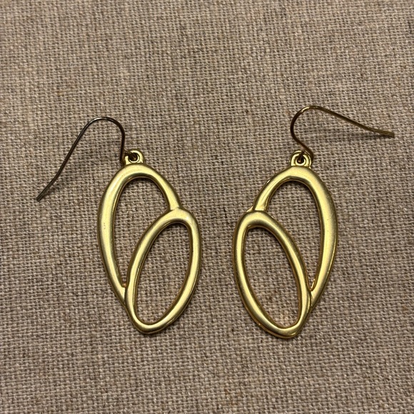 Matte Gold Geometric Oval Jewelry Set - Necklace & Earring Set - Picture 2 of 12